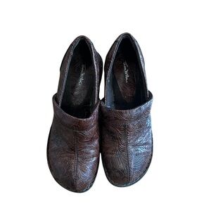 Thom McAn Embossed Paisley Clog Shoes Size 6.5 Women